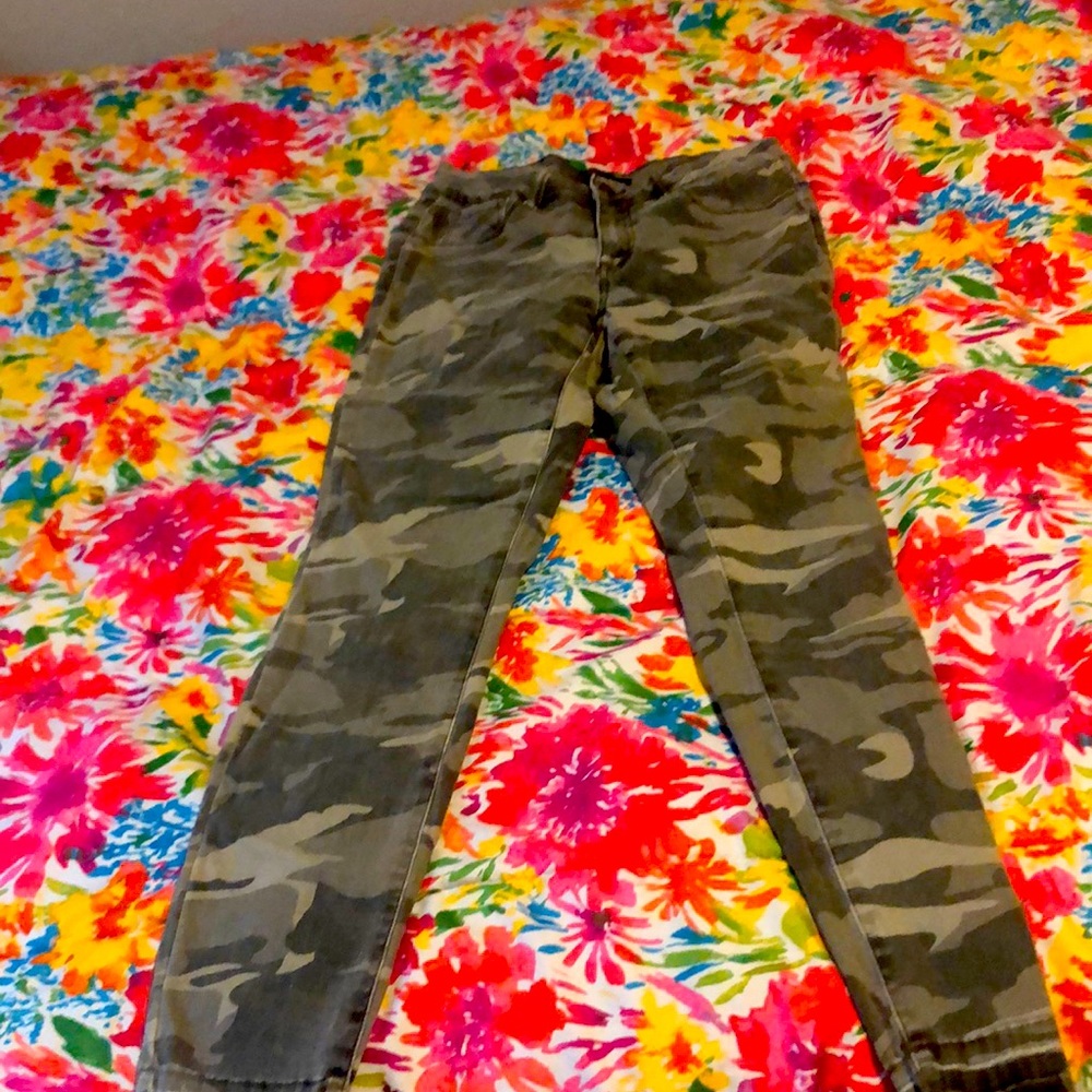 Camouflage jeans